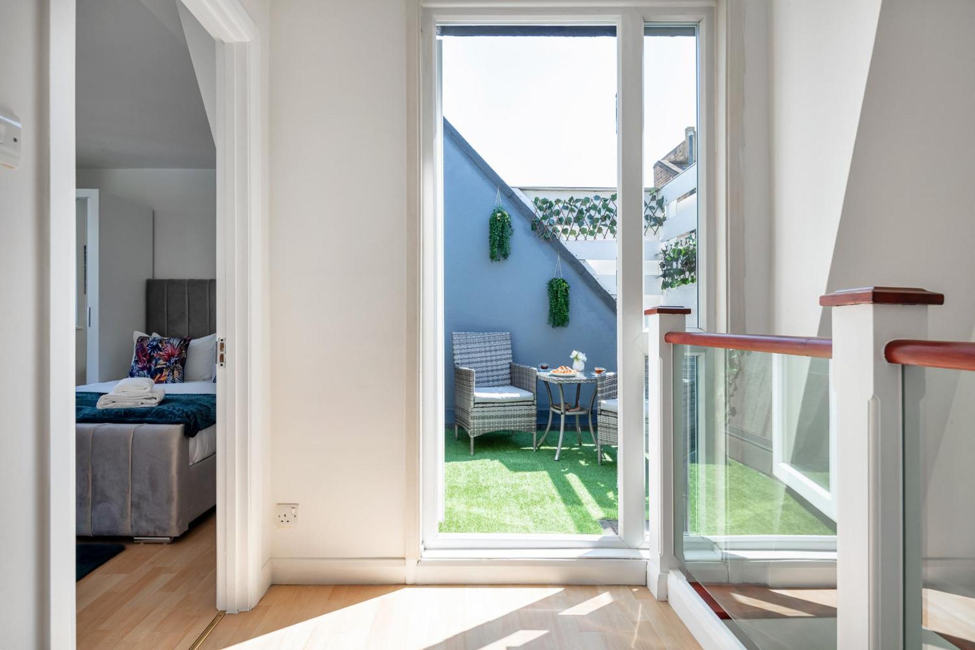 Ferienhaus - Cozy 3 Bed House On A Quiet Mews - London
