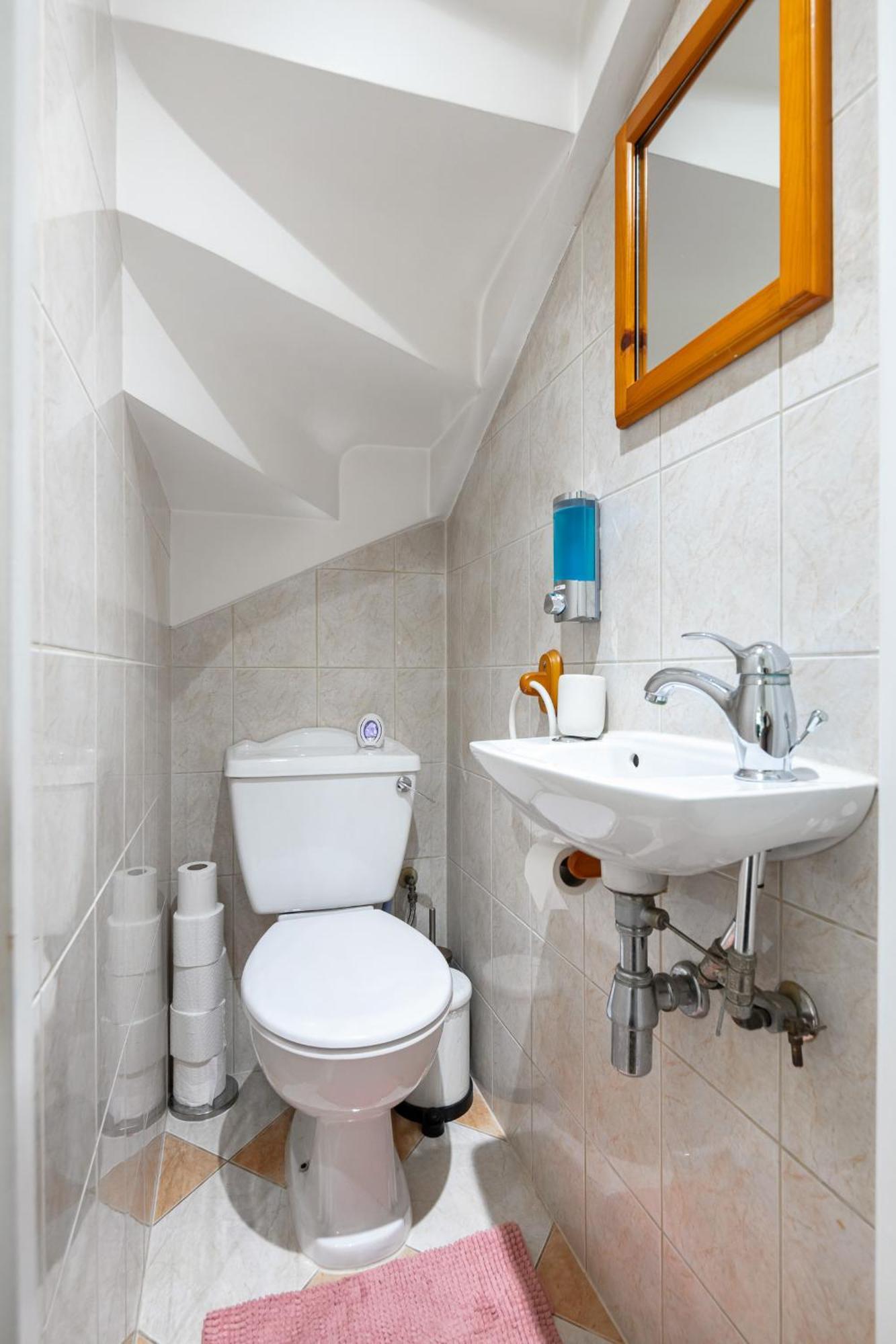 Ferienhaus - Cozy 3 Bed House On A Quiet Mews -