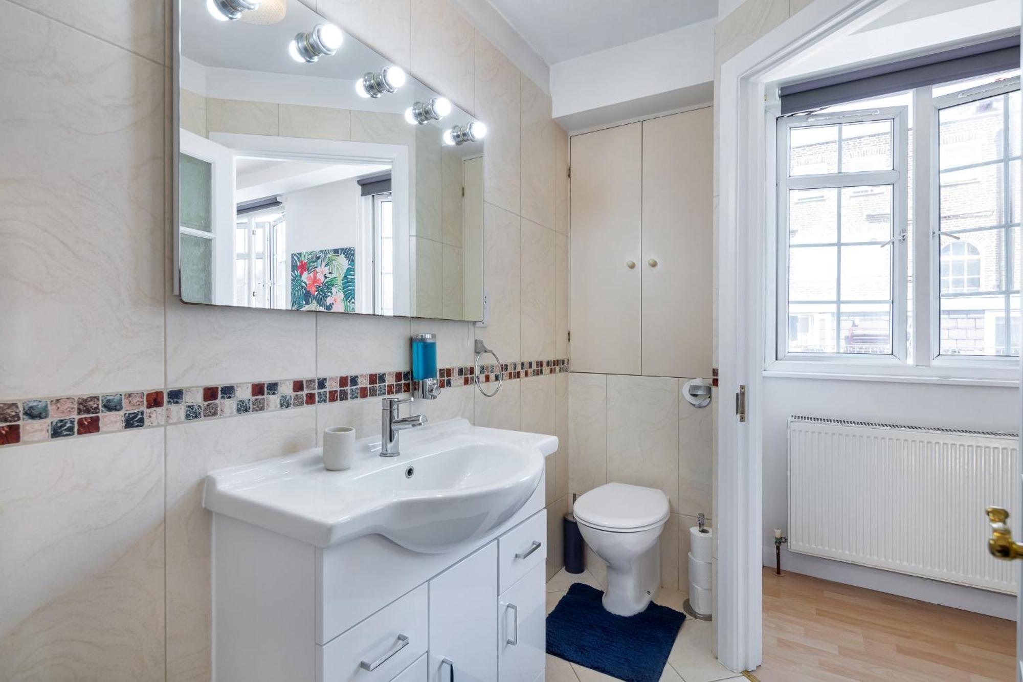 Ferienhaus - Cozy 3 Bed House On A Quiet Mews - *