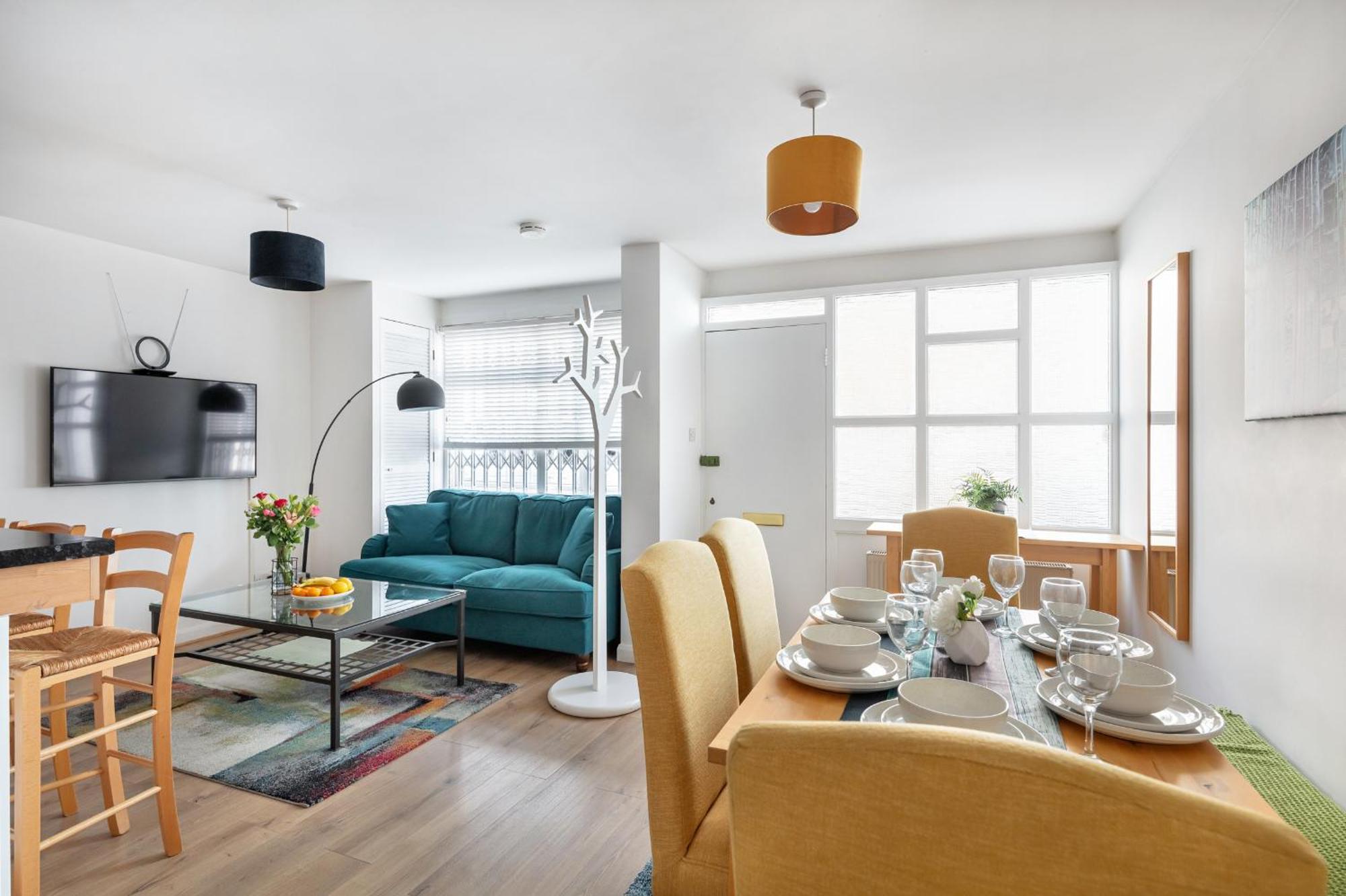 Ferienhaus - Cozy 3 Bed House On A Quiet Mews - London