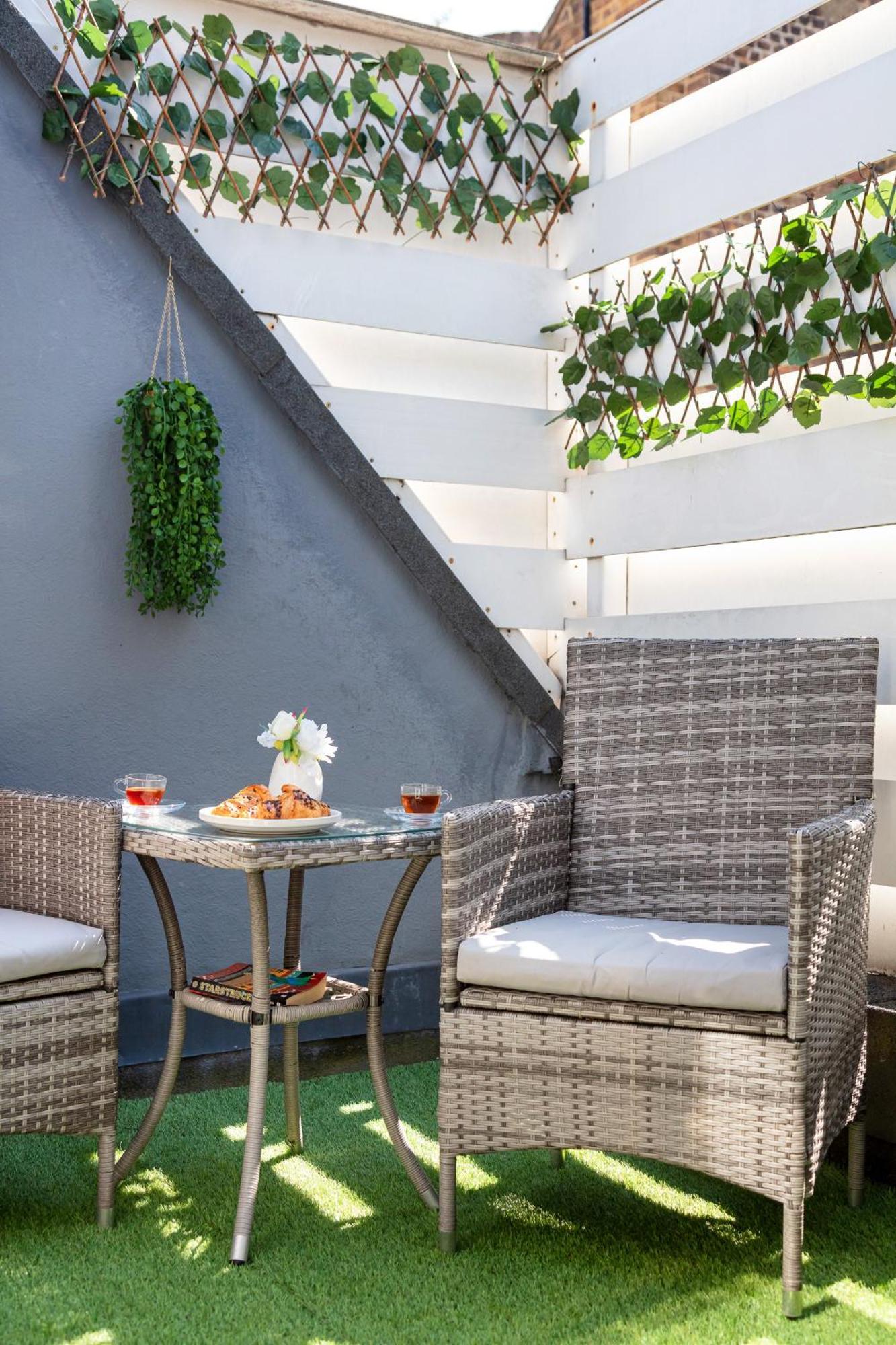 Ferienhaus - Cozy 3 Bed House On A Quiet Mews - London